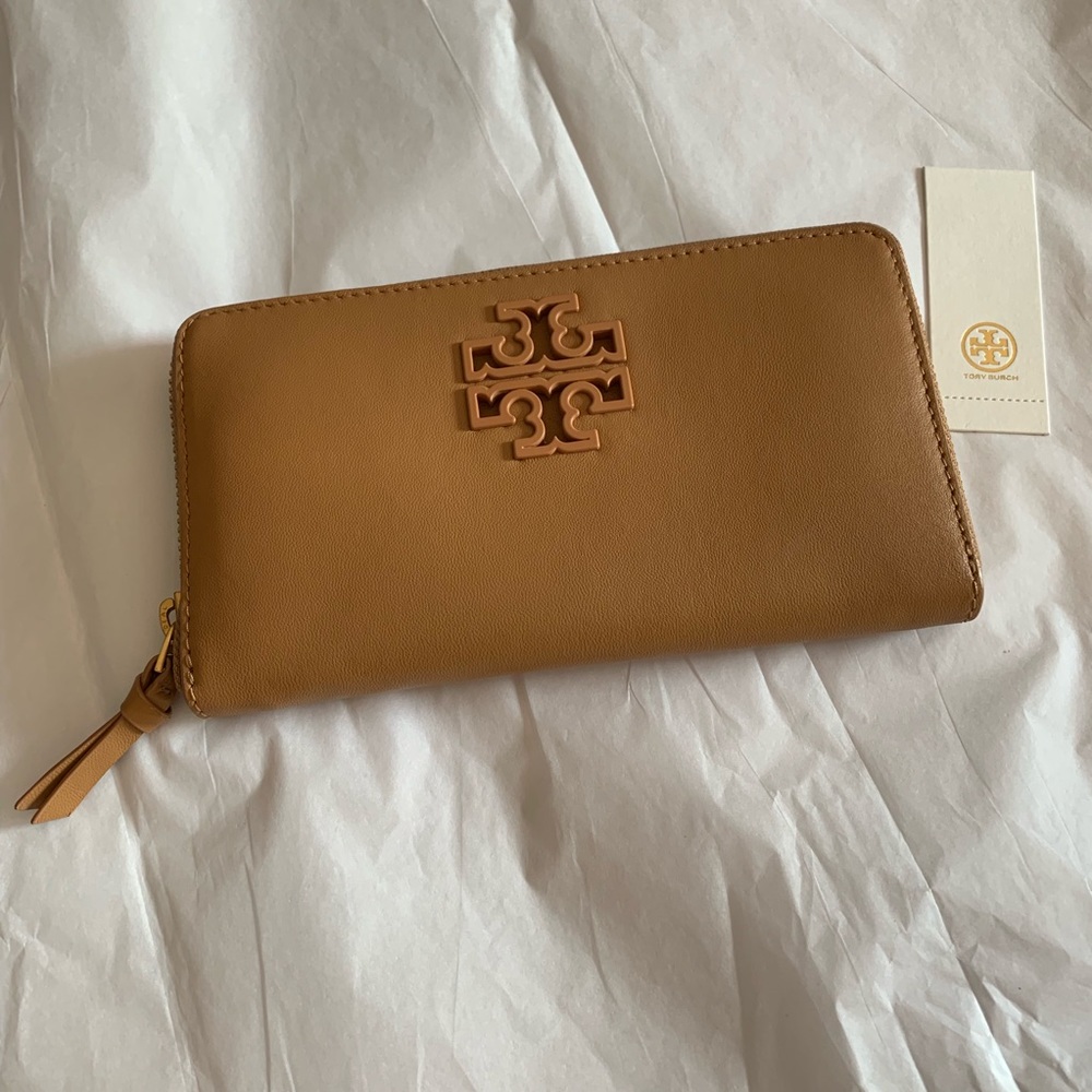 New! Tory Burch Lily Zip Continental Wallet!